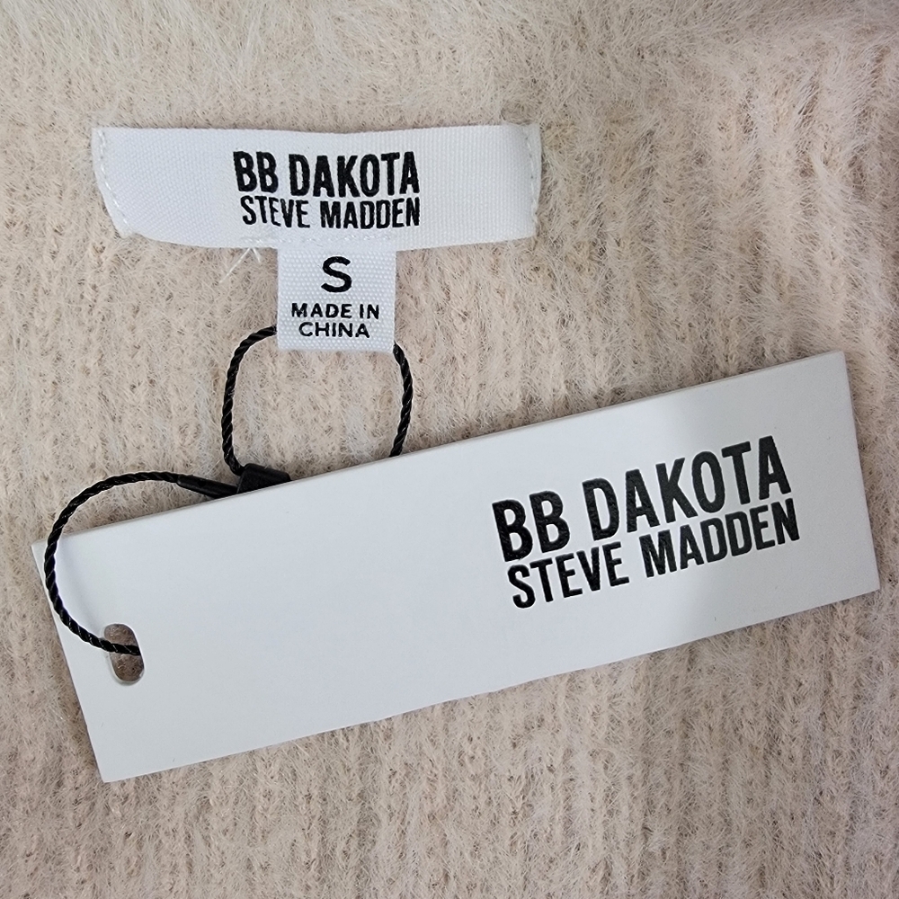 NWT BB Dakota Steve Madden Fuzzy Cozy Cropped Tank Top Beige Cream Size Small - Picture 6 of 10